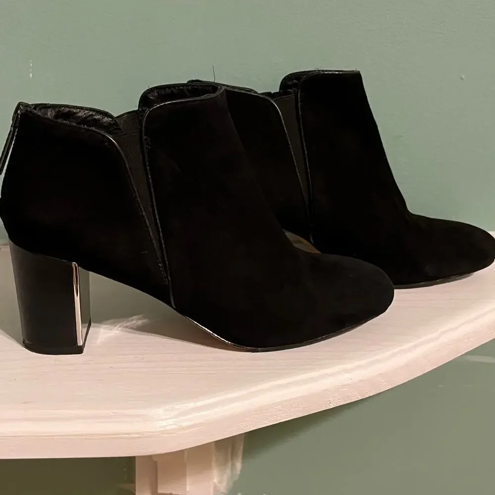 Donald J Pliner Cosmo Black Suede Ankle Boots Size 6.5